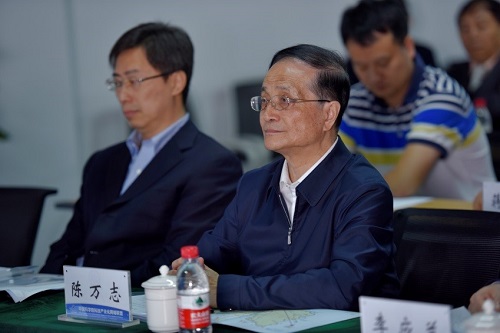 民盟重慶市委原主委、重慶市政協(xié)原副主席陳萬志出席會議.jpg