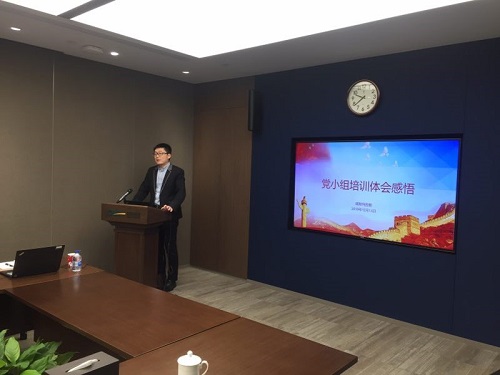 喀斯瑪科技黨支部第二黨小組組長李學(xué)瑋在學(xué)習(xí)分享中.jpg