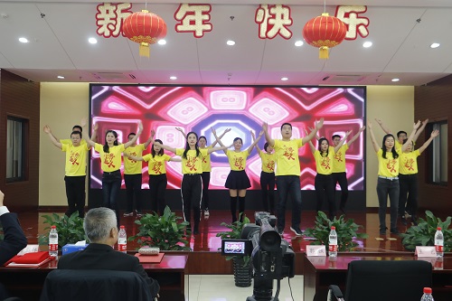 開場(chǎng)舞《我們都是追夢(mèng)人》 .JPG 開場(chǎng)舞《我們都是追夢(mèng)人》 .JPG