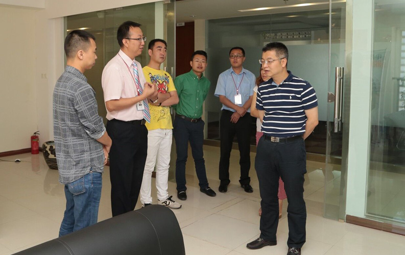 重慶市渝北區(qū)人民政府相關領導蒞臨云南天度集團考察，雙方將于近日簽訂投資合同，天度集團將在重慶投資設立控股子公司-重慶天度網(wǎng)絡信息技術有限公司，并建立200人規(guī)模的專業(yè)技術研發(fā)基地，此后將大大增強天度技術研發(fā)實力和公司綜合優(yōu)勢